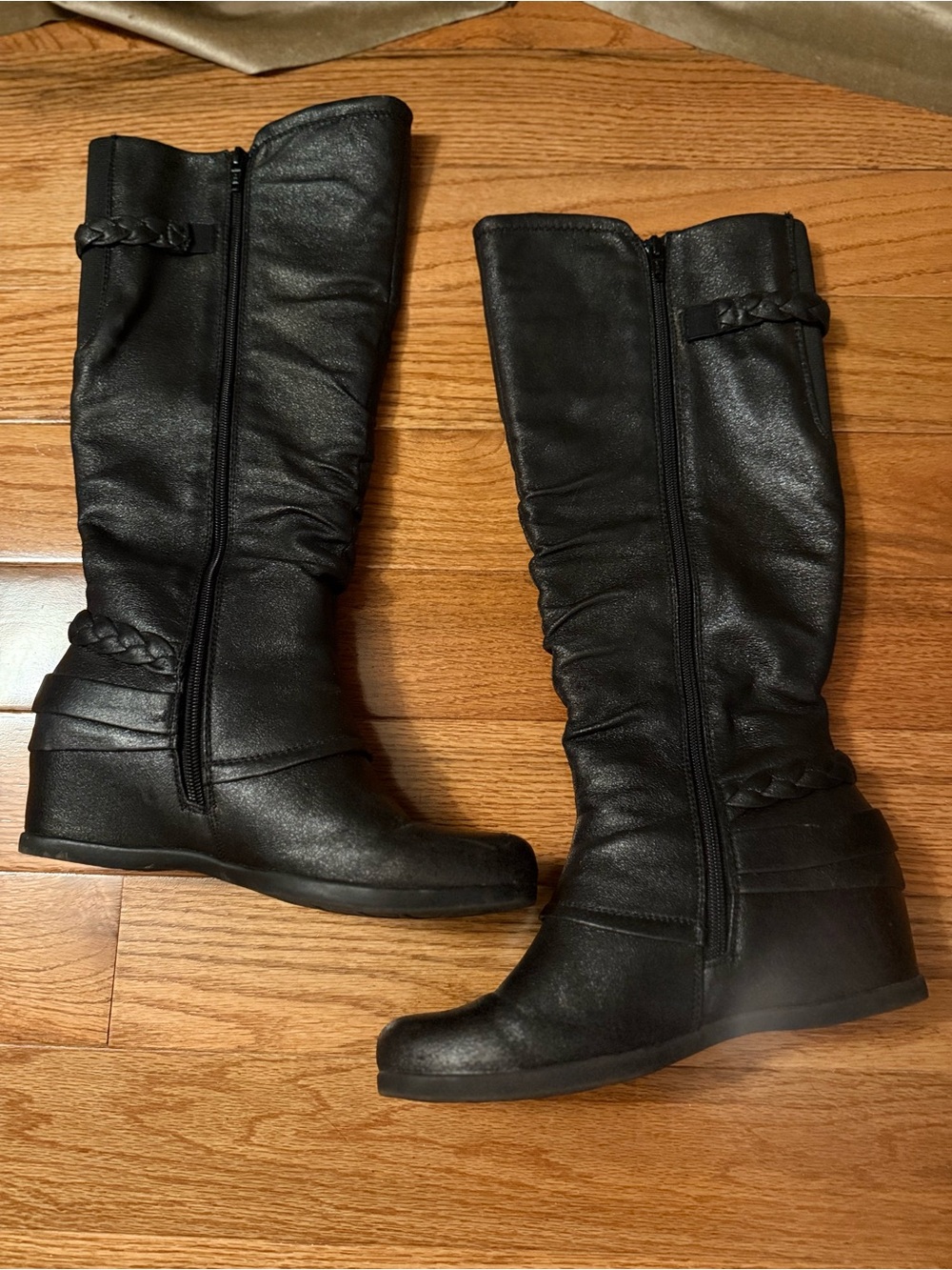Baretraps Women's Knee-High Black Zipper Boots - Classic Winter Style